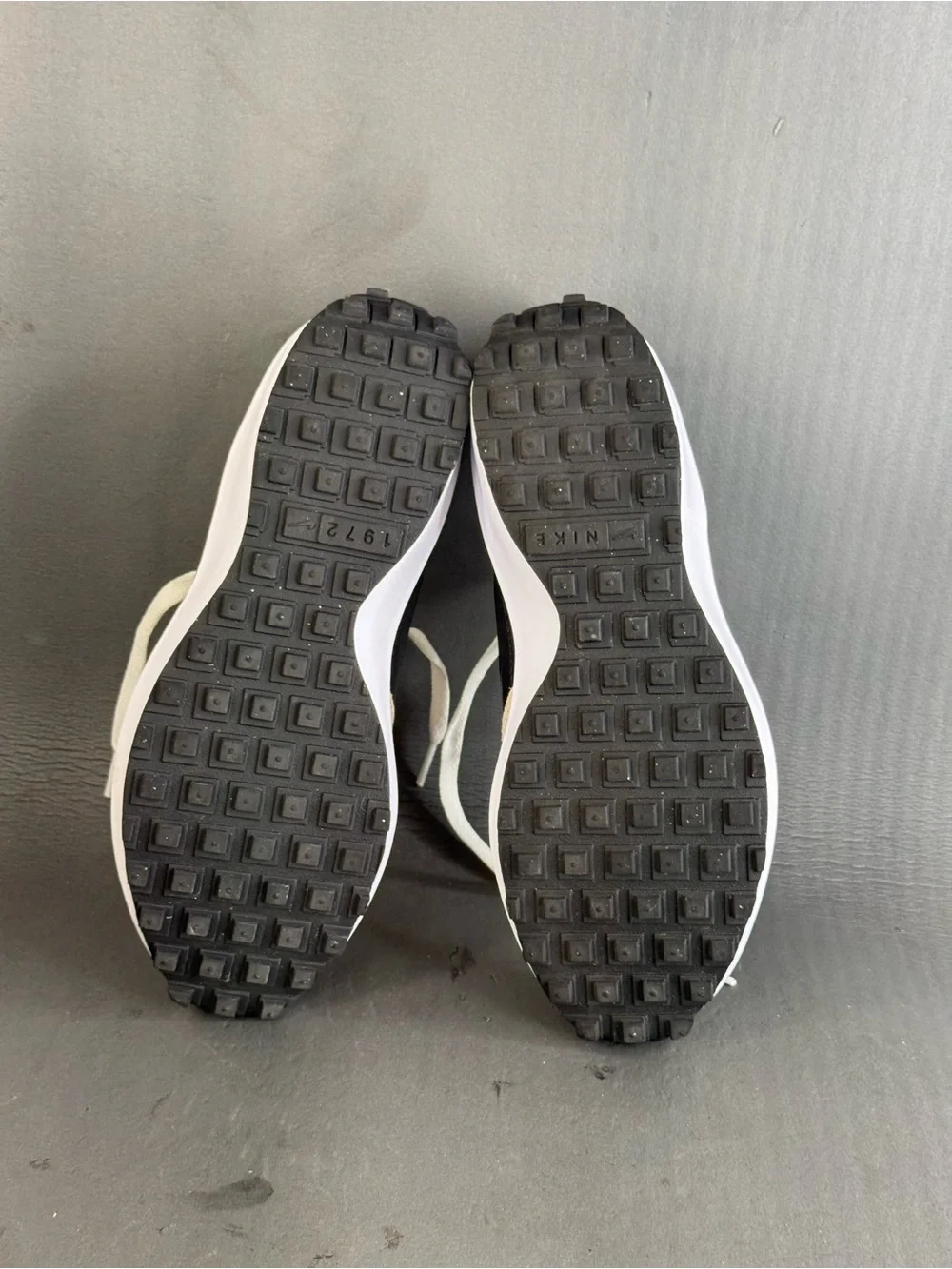 WOMEN'S NIKE WAFFLE DEBUT SNEAKER shoes size 6